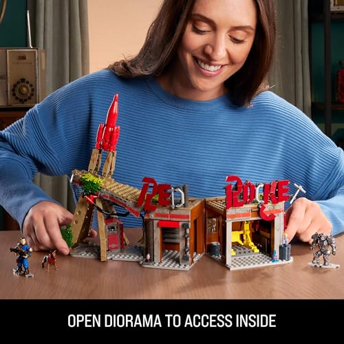 824 Pieces Building Toys with 2 Poseable Characters and Accessories A248