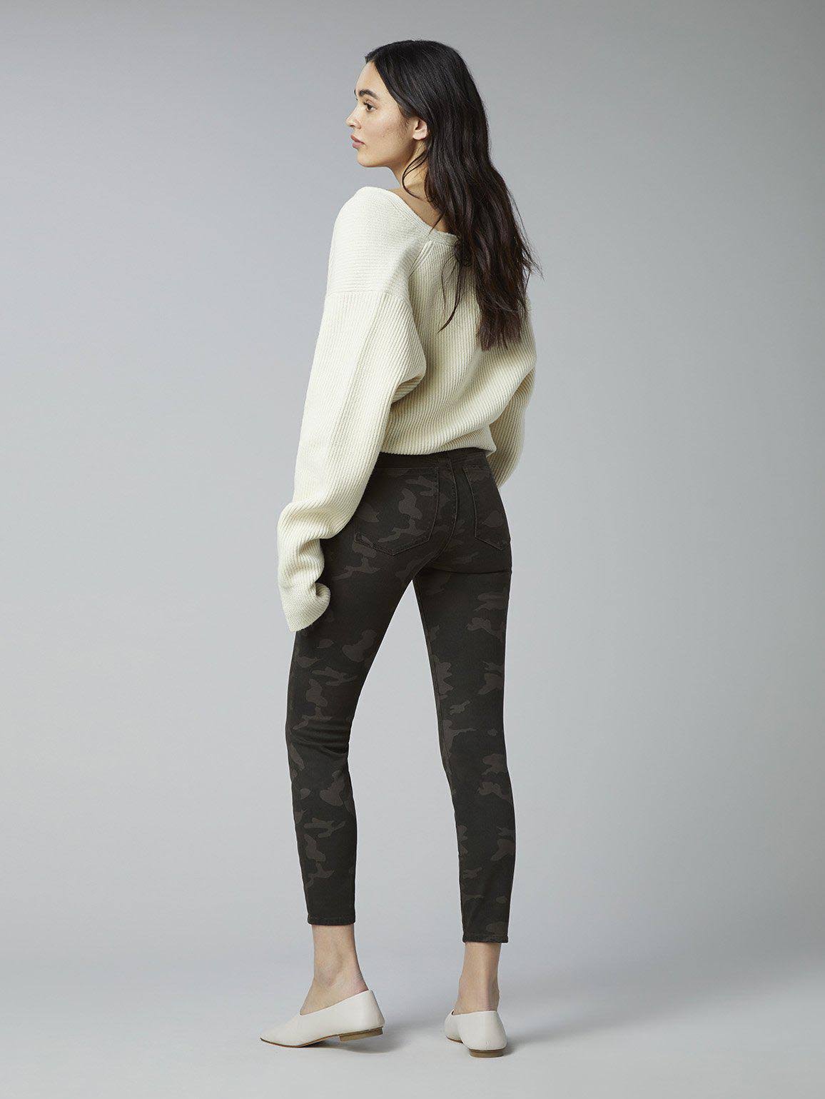 Skinny Mid Rise Crop 32 Dark Camo V897