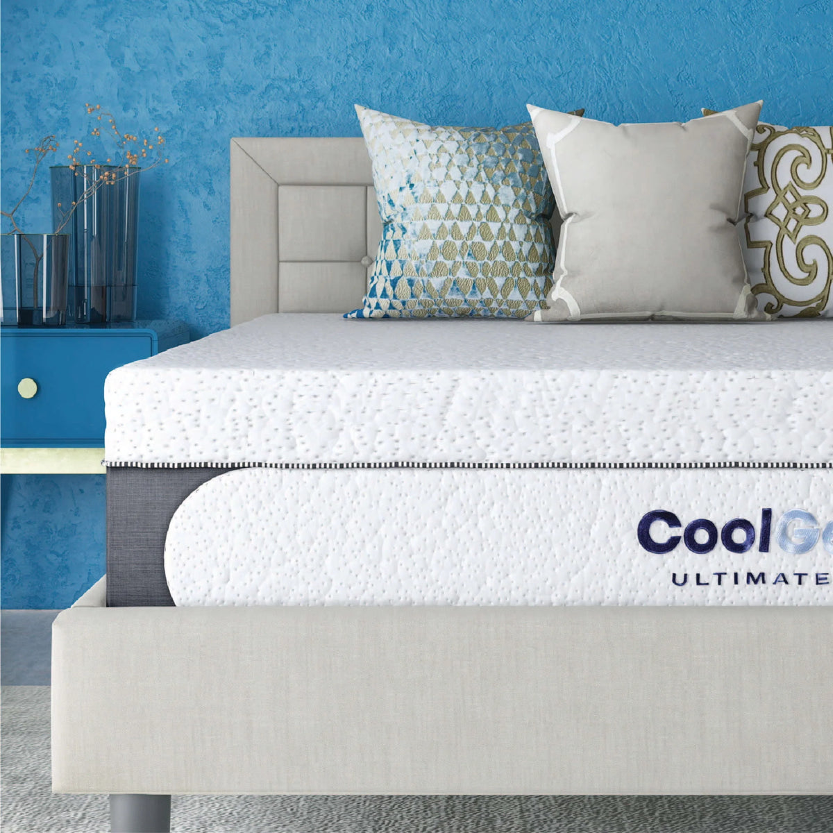 Queen Gel Memory Foam Mattress with 2 Pillows G818291