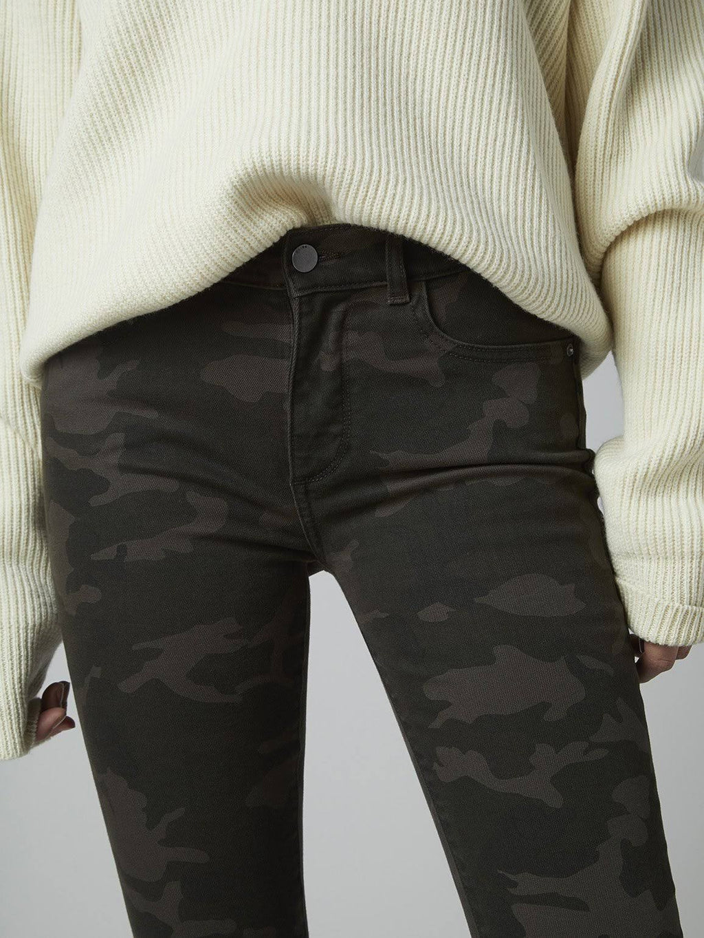 Skinny Mid Rise Crop 32 Dark Camo V897