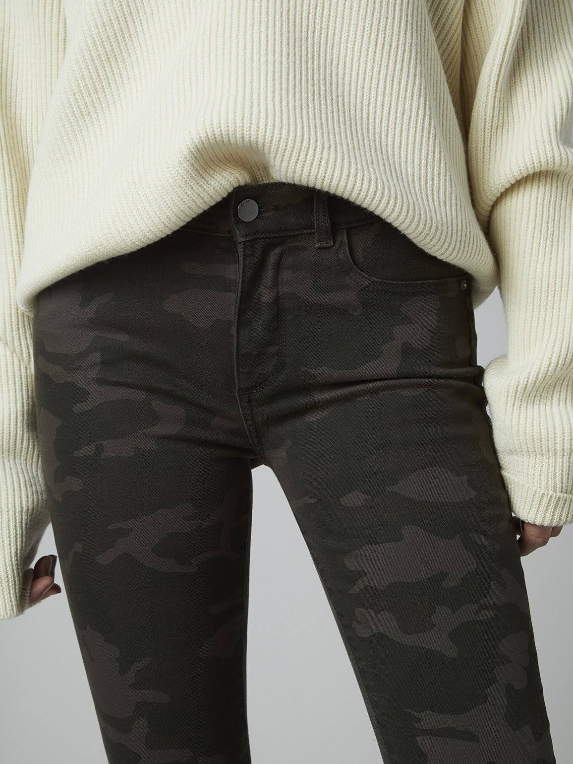 Skinny Mid Rise Crop 32 Dark Camo V897